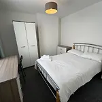 בית נופש Large House Ideal For Work With Parking And Private Garden