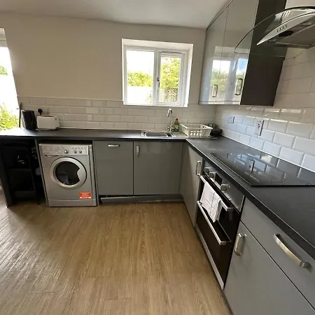 Large House Ideal For Work With Parking And Private Garden Bristol