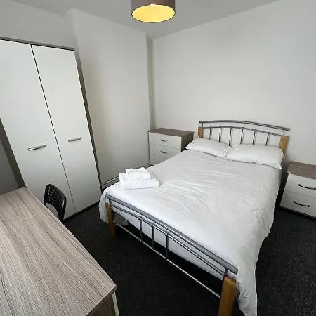 Holiday home Large House Ideal For Work With Parking And Private Garden *