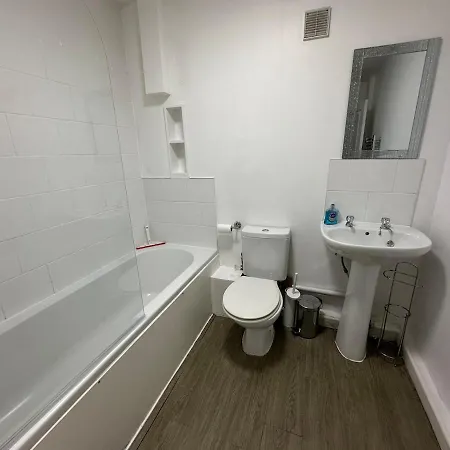 Large House Ideal For Work With Parking And Private Garden Σπίτι διακοπών