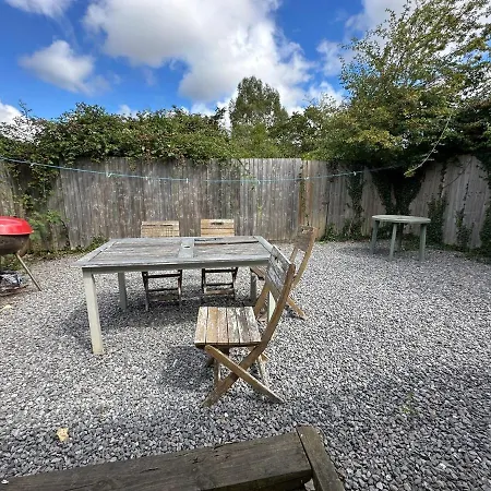 Σπίτι διακοπών Large House Ideal For Work With Parking And Private Garden *