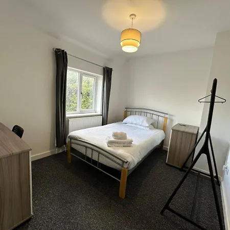 Large House Ideal For Work With Parking And Private Garden Semesterbostad Bristol