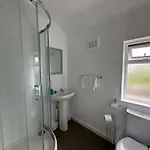 Large House Ideal For Work With Parking And Private Garden Дом отдыха *