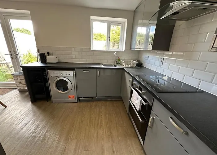 Large House Ideal For Work With Parking And Private Garden Bristol