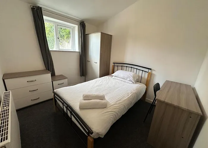 Large House Ideal For Work With Parking And Private Garden Bristol